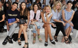 Top 5 tài khoản YouTube về thời trang đáng theo dõi cho người châu Á