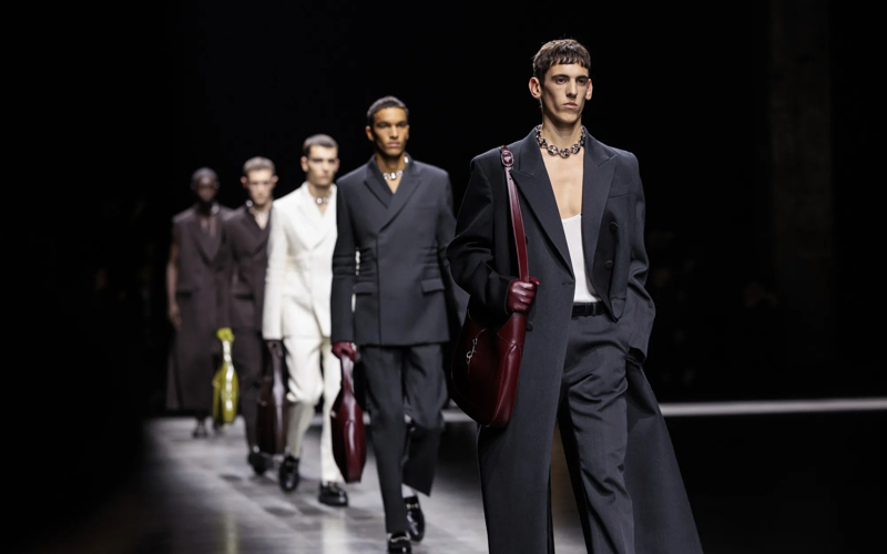 Cách Phối Đồ Với Các Màu Sắc Nổi Bật Của Mùa Thu Đông Năm Nay