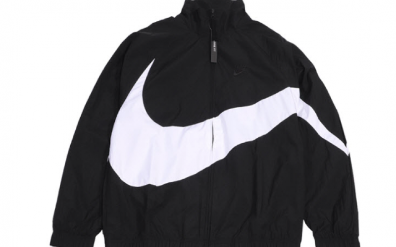  T Fan Nike đứng ngồi không yên vì dòng áo khoác Nike Big Swoosh Fan Nike đứng ngồi không yên vì dòng áo khoác Nike Big Swoosh